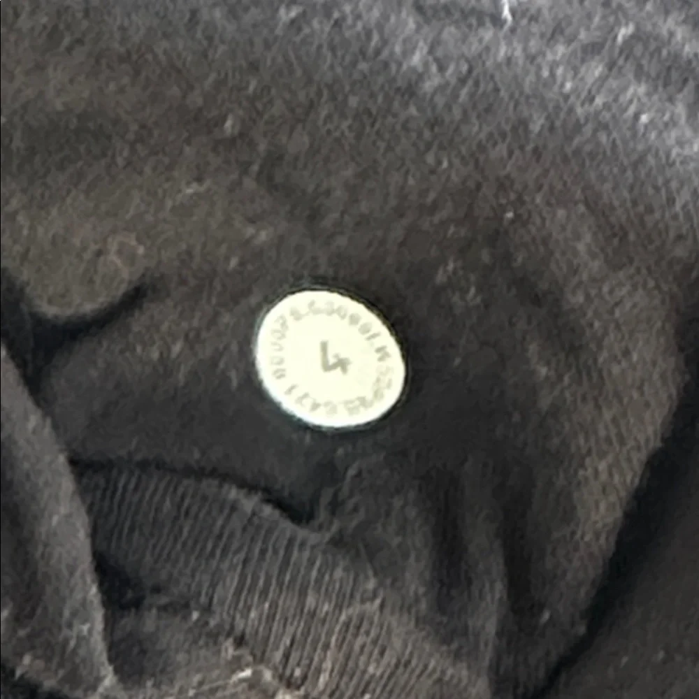 Lululemon Relaxed High-Rise Jogger in Black size 4